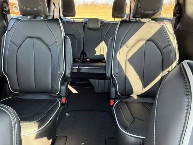 New 2026 Chrysler Pacifica Limited image 20