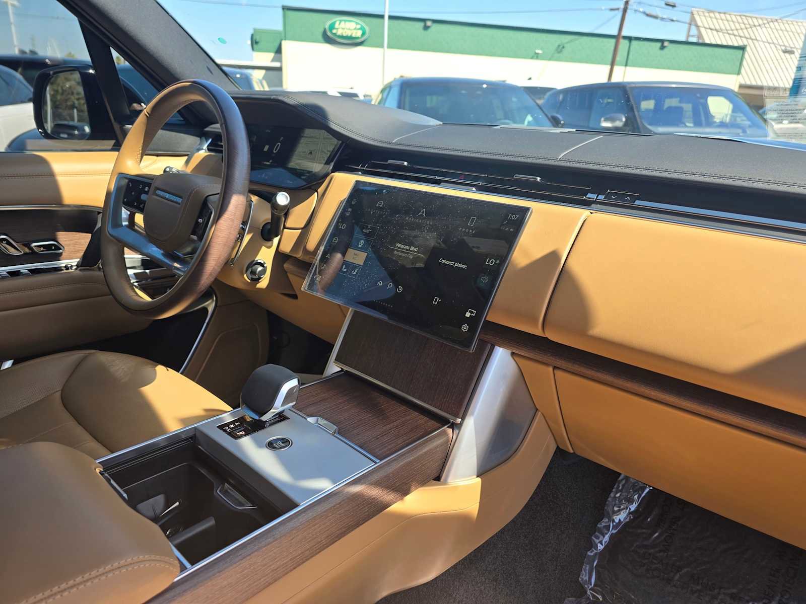 New 2025 Land Rover Range Rover Long Wheelbase SE image 12