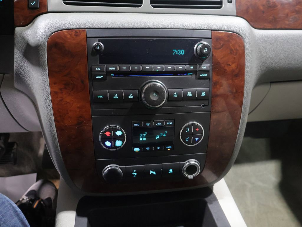 Used 2009 Chevrolet Suburban LT AWD/4WD image 26