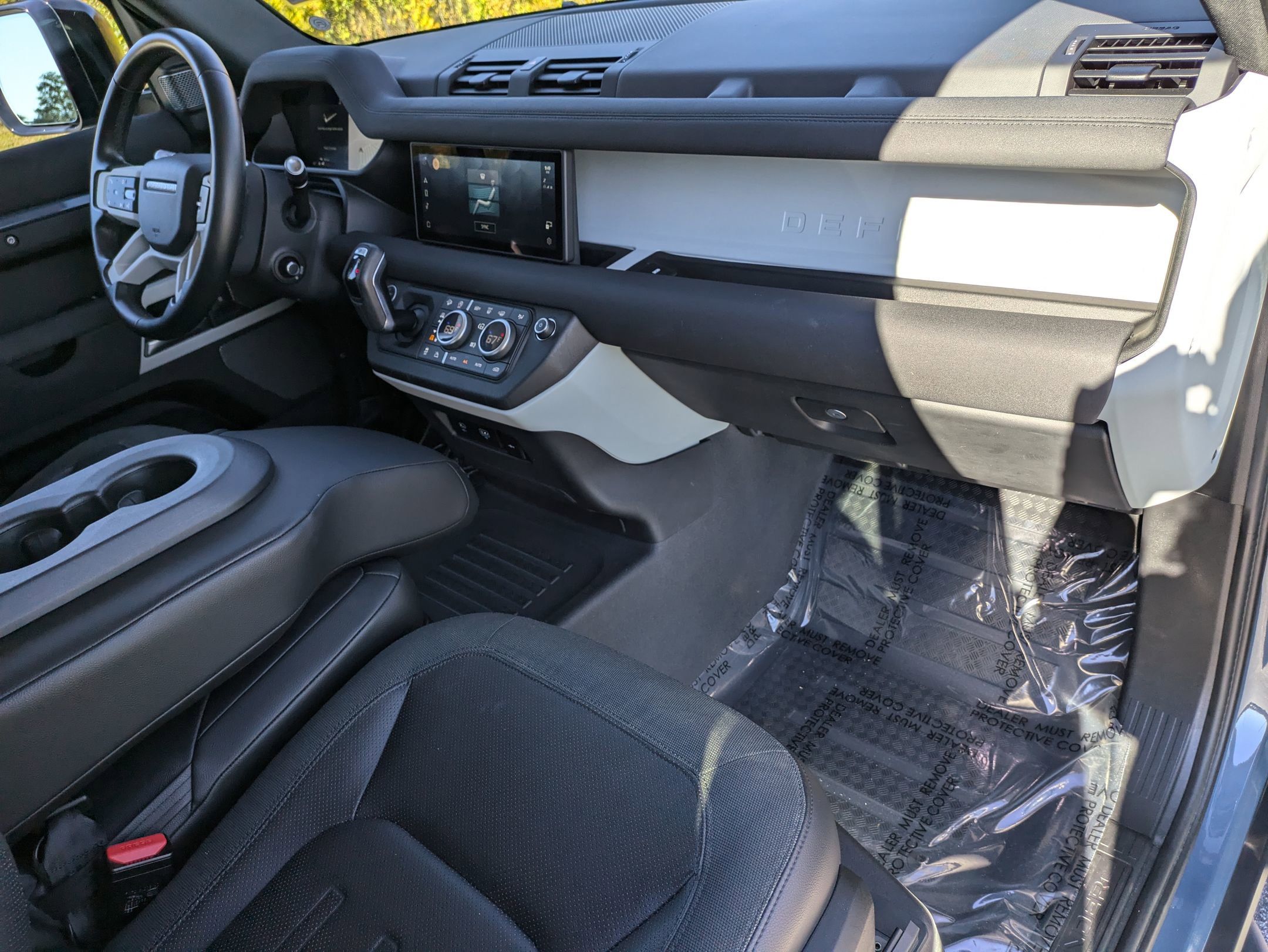 Used 2020 Land Rover Defender 110 SE image 29