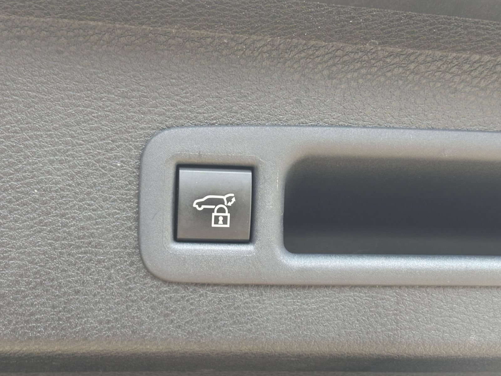 Used 2025 Toyota Sienna XLE FWD image 22