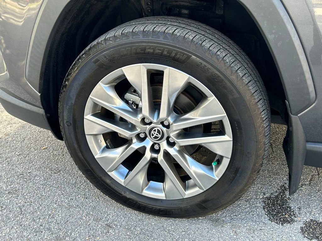 Used 2023 Toyota RAV4 XLE Premium image 27