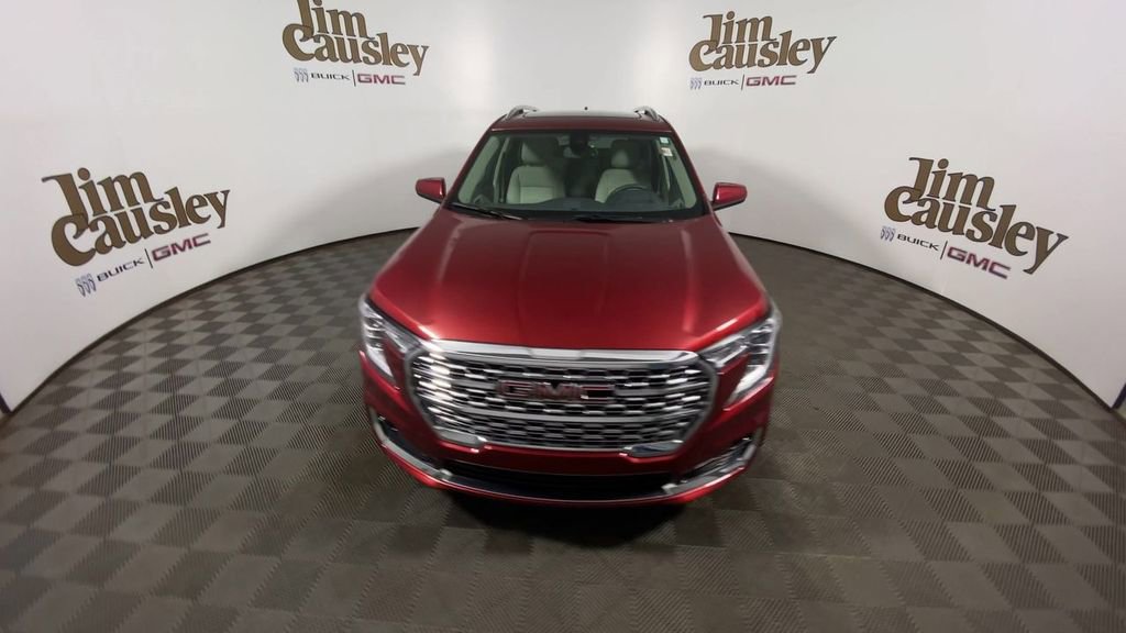 Used 2023 GMC Terrain Denali image 3