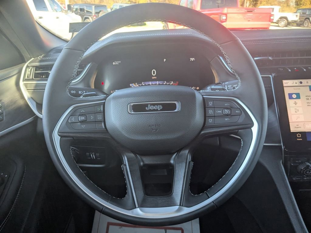 New 2025 Jeep Grand Cherokee Limited w/ Black Appearance Package image 23