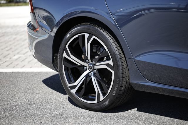 Used 2024 Volvo S60 B5 Core image 6