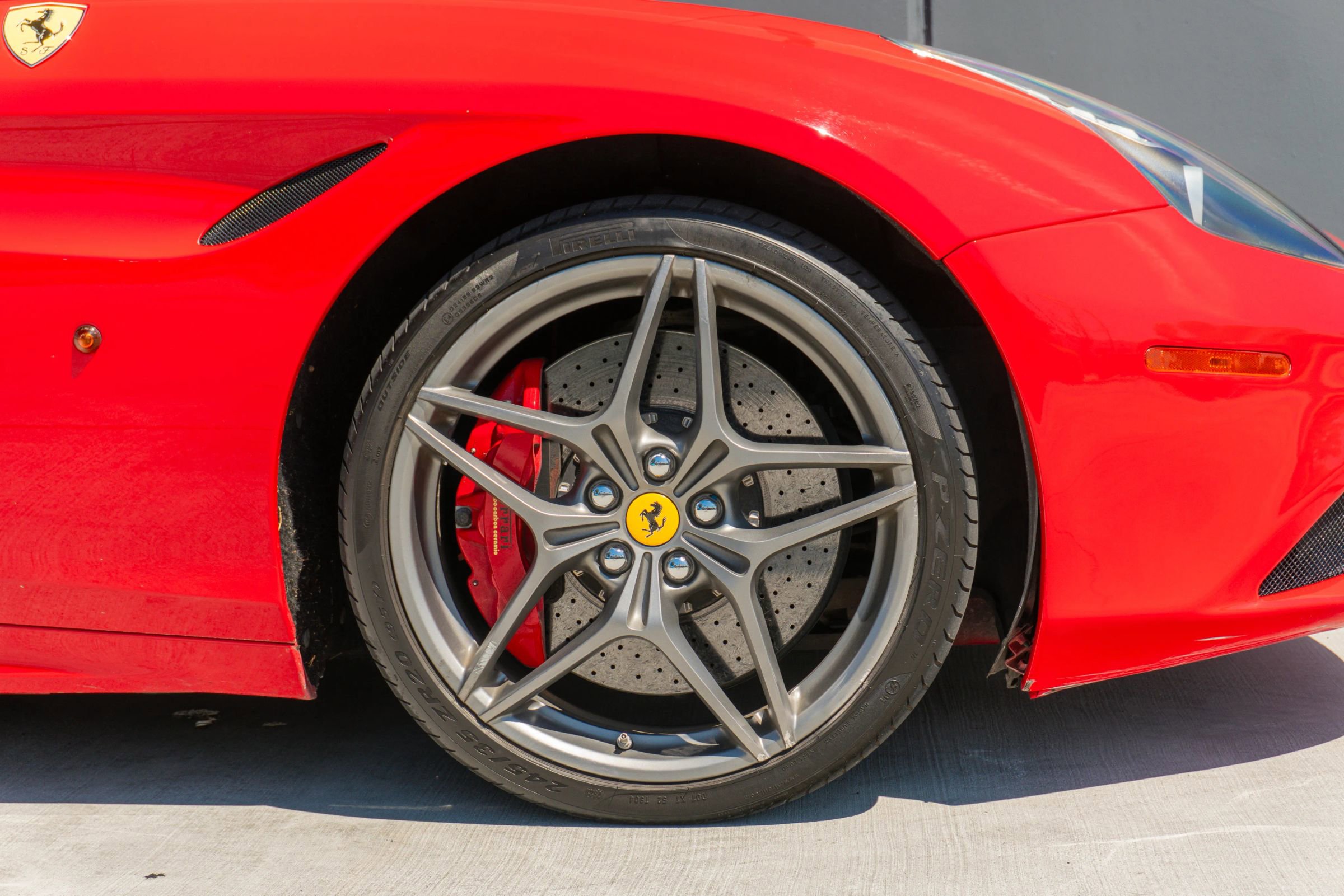 Used 2017 Ferrari California T image 39