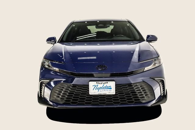 Used 2025 Toyota Camry SE image 3