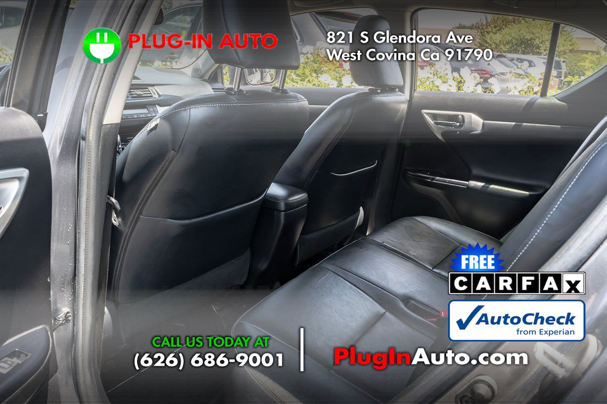 Used 2013 Lexus CT 200h w/ Leather Pkg FWD image 12