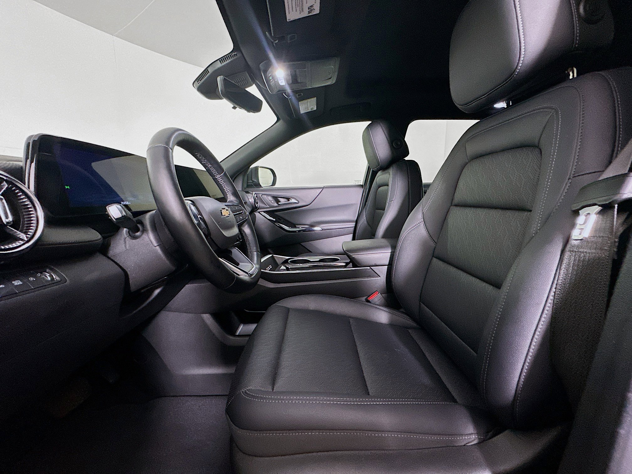 Used 2025 Chevrolet Equinox LT w/ Convenience Package II image 13