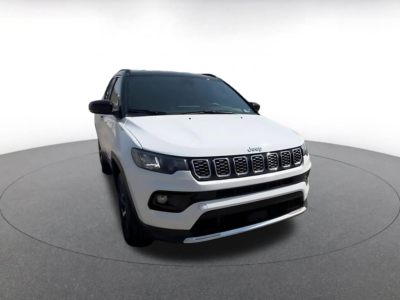 Used 2025 Jeep Compass Limited image 3