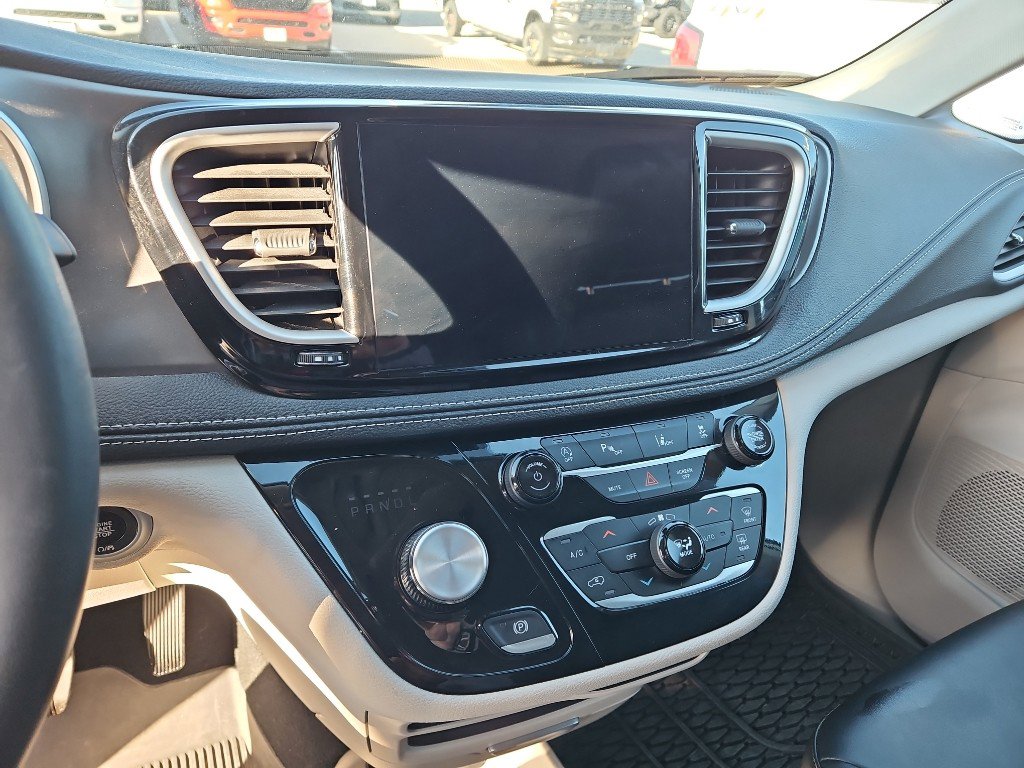 Used 2024 Chrysler Pacifica Touring-L w/ Road Tripper Package image 12