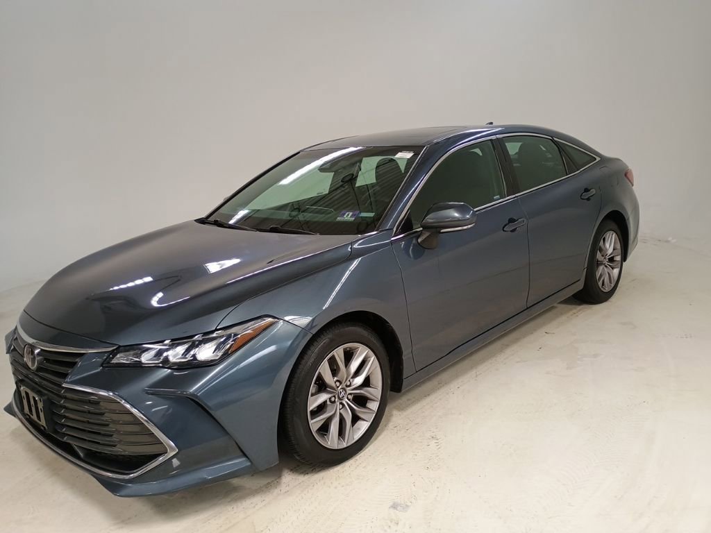 Used 2019 Toyota Avalon XLE w/ Moonroof Package image 7