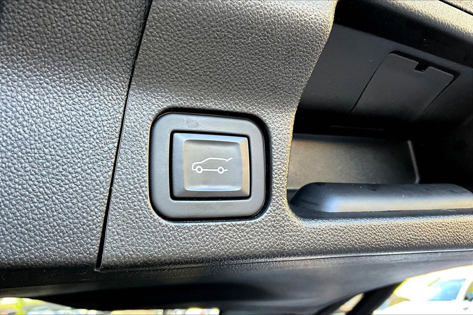 Used 2022 GMC Acadia AT4 w/ Technology Package image 38
