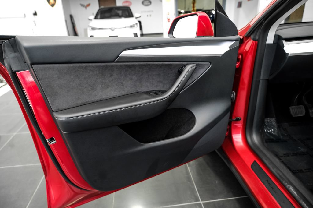 Used 2023 Tesla Model Y AWD image 39