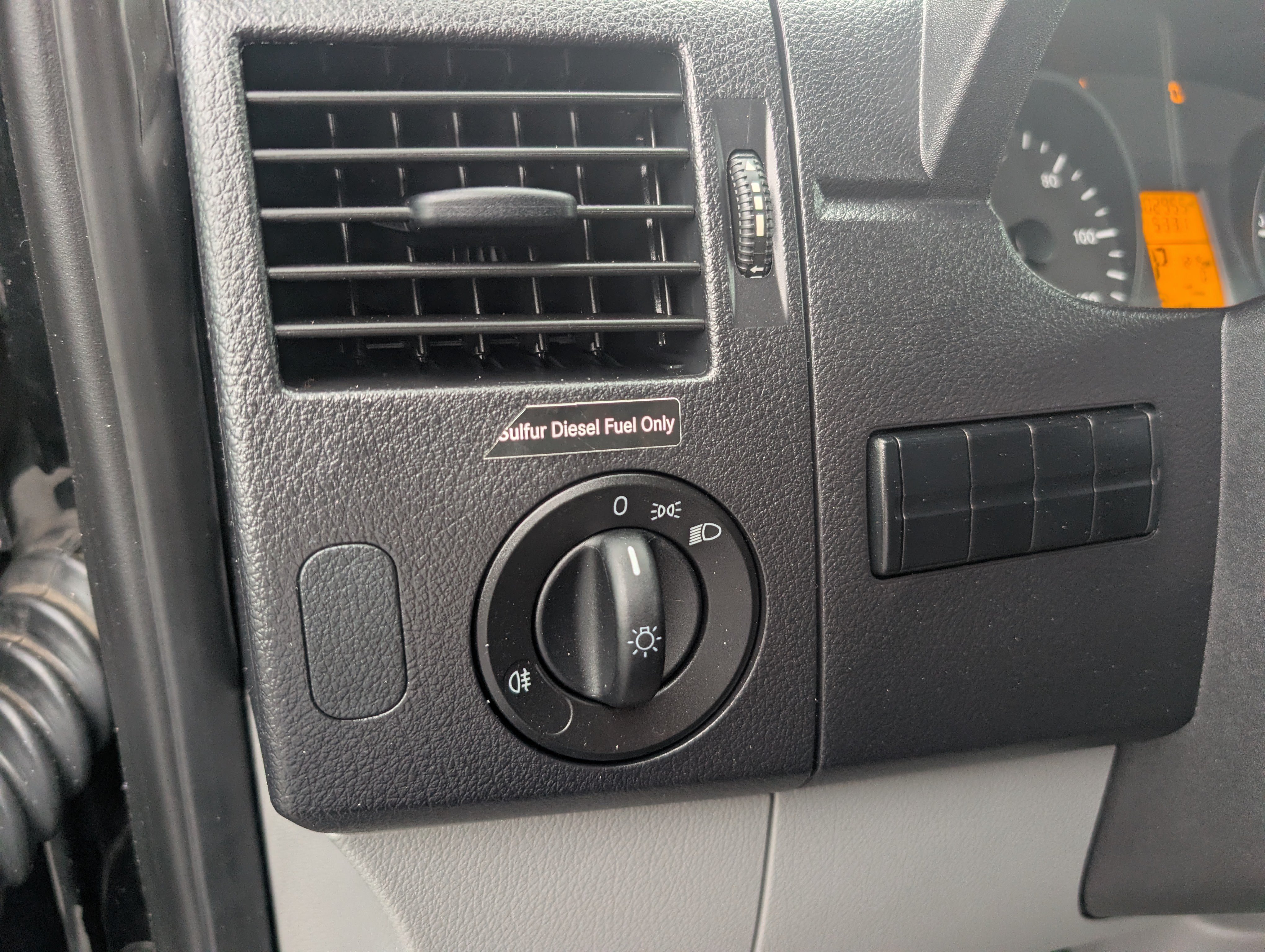 Used 2015 Freightliner Sprinter 2500 RWD image 14