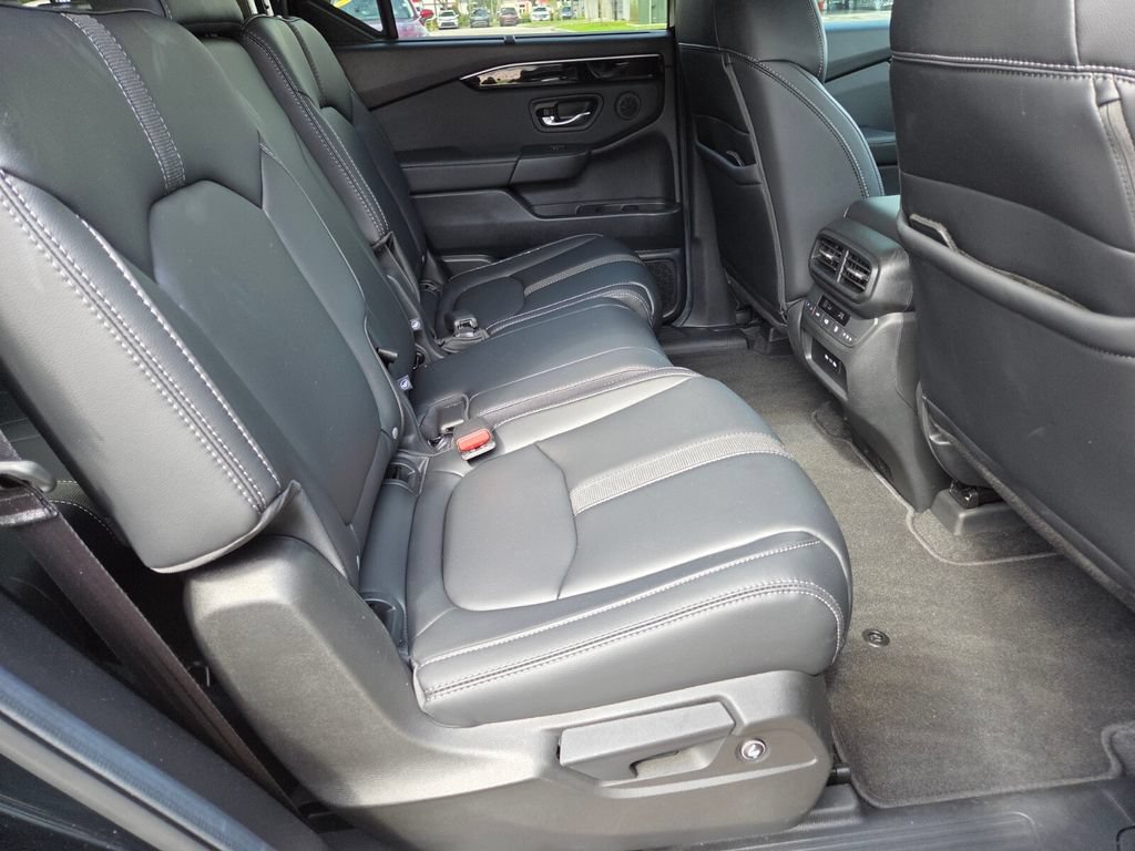 Used 2025 Honda Pilot EX-L image 17