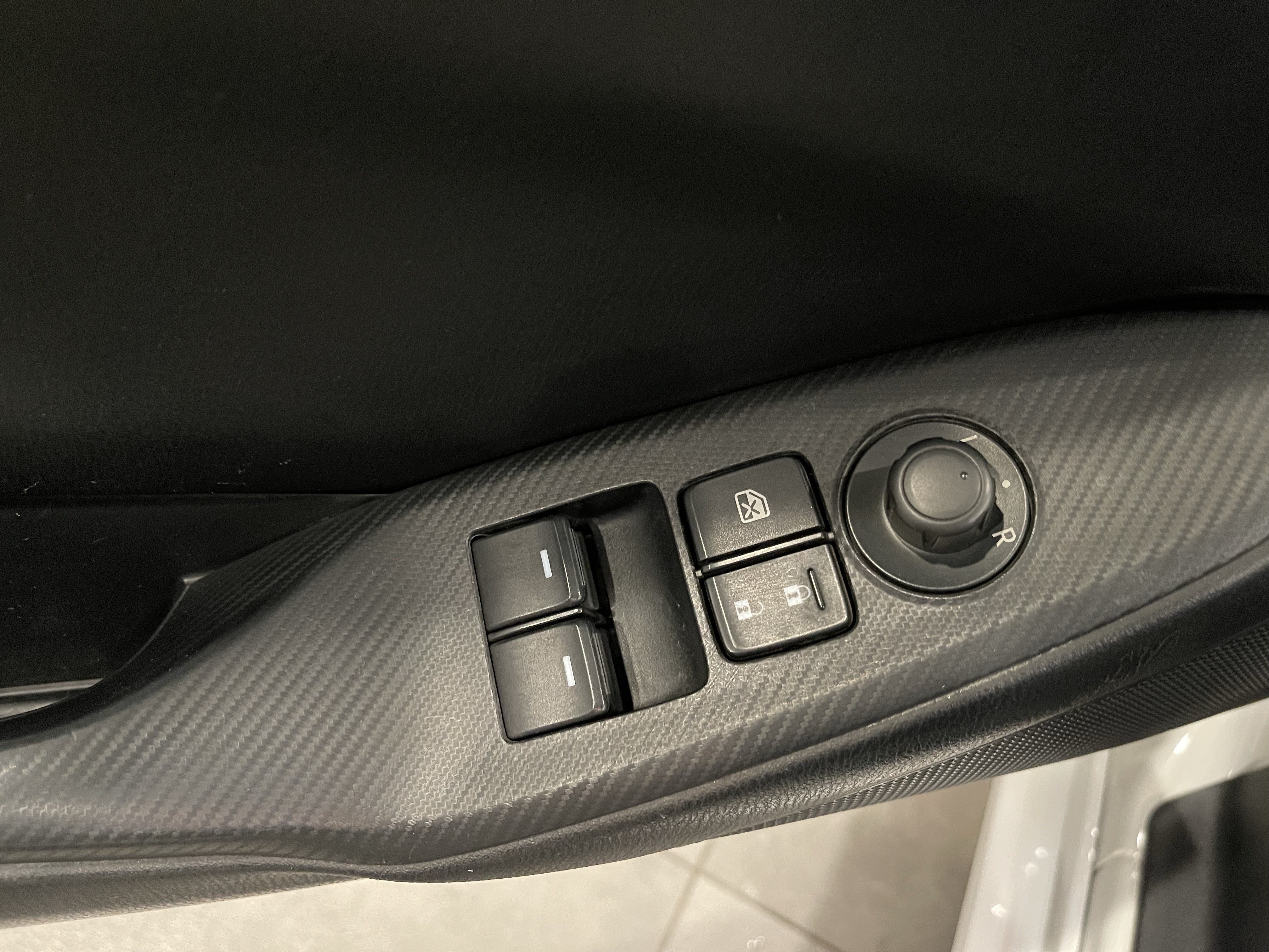 Used 2016 MAZDA MX-5 Miata Sport RWD image 11
