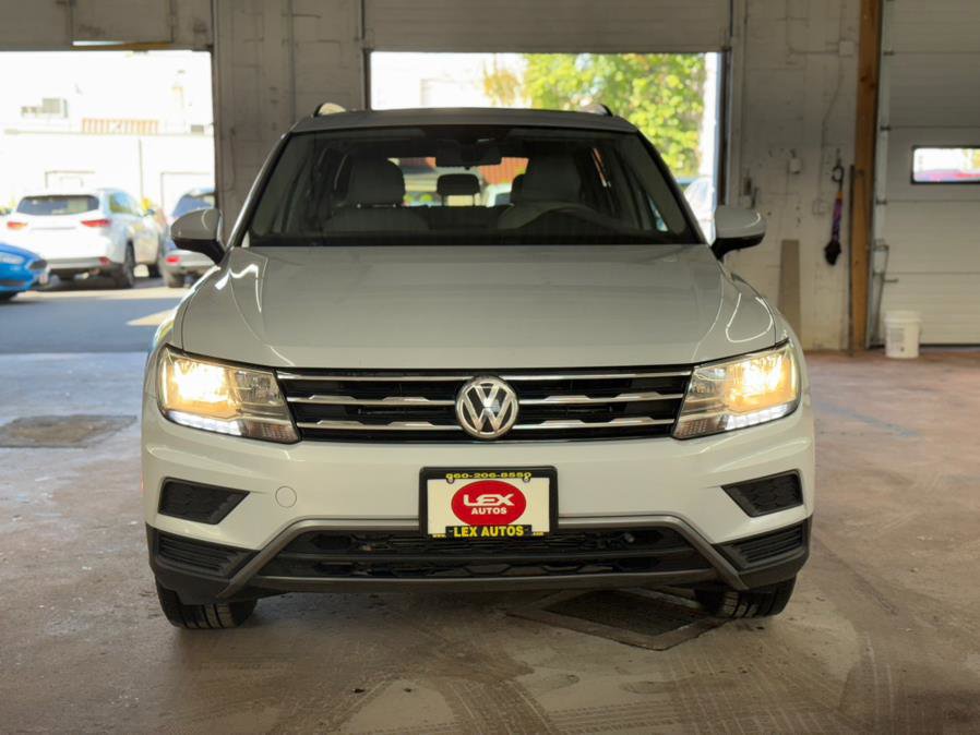 Used 2018 Volkswagen Tiguan SE w/ Panoramic Sunroof Package AWD/4WD image 3