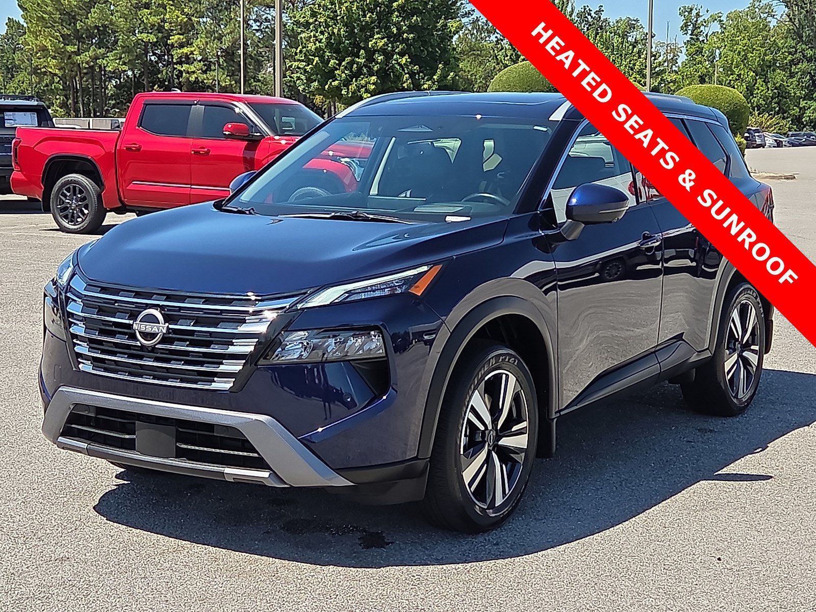 Used 2025 Nissan Rogue SL w/ Tech Package FWD image 2
