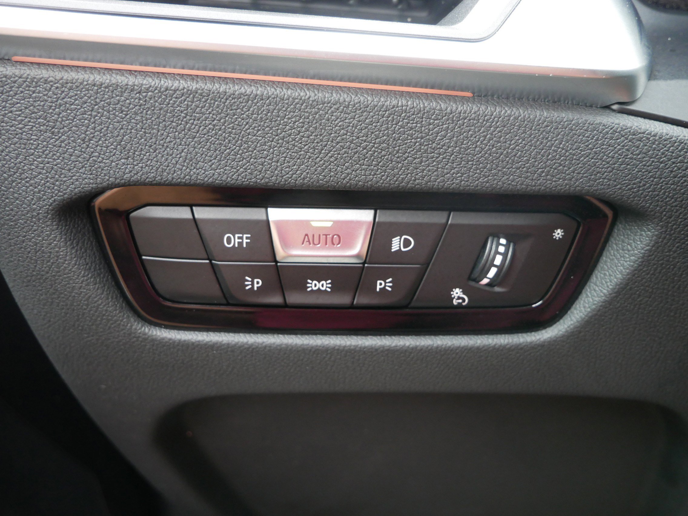 Used 2022 BMW 330i xDrive Sedan w/ Driving Assistance Package image 23