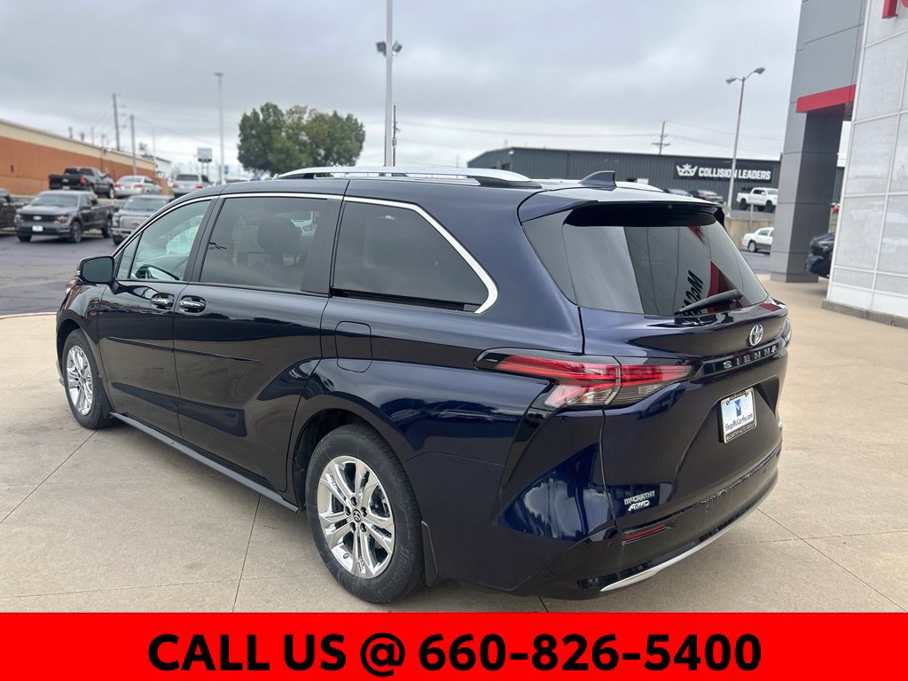 Used 2023 Toyota Sienna Platinum AWD/4WD image 11
