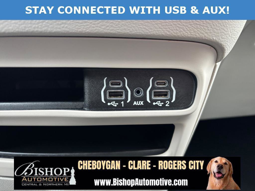 Used 2023 Chrysler Pacifica Touring-L image 15
