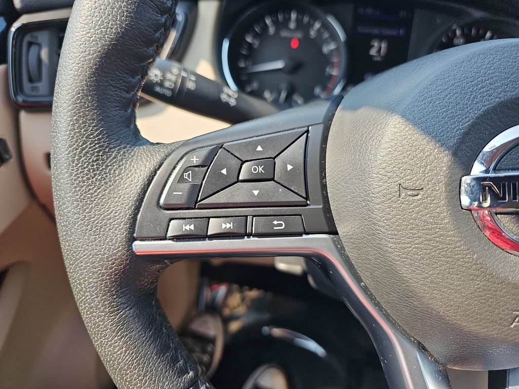 Used 2020 Nissan Rogue SL FWD image 17