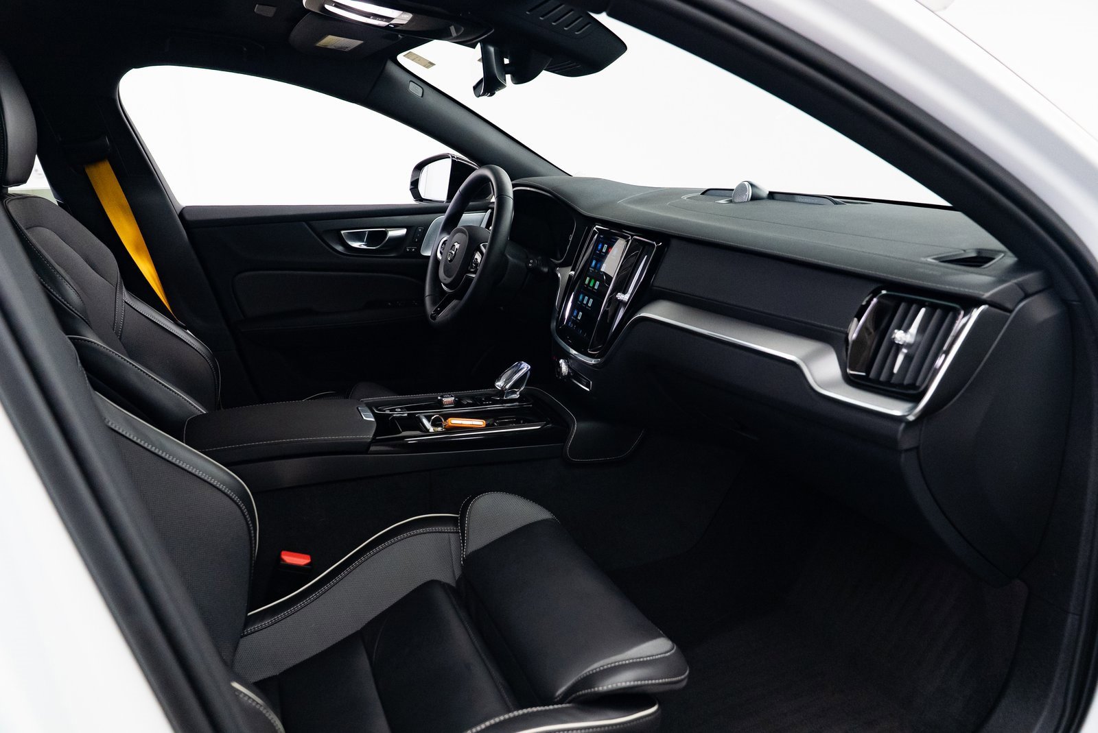 Used 2024 Volvo V60 T8 Polestar image 26