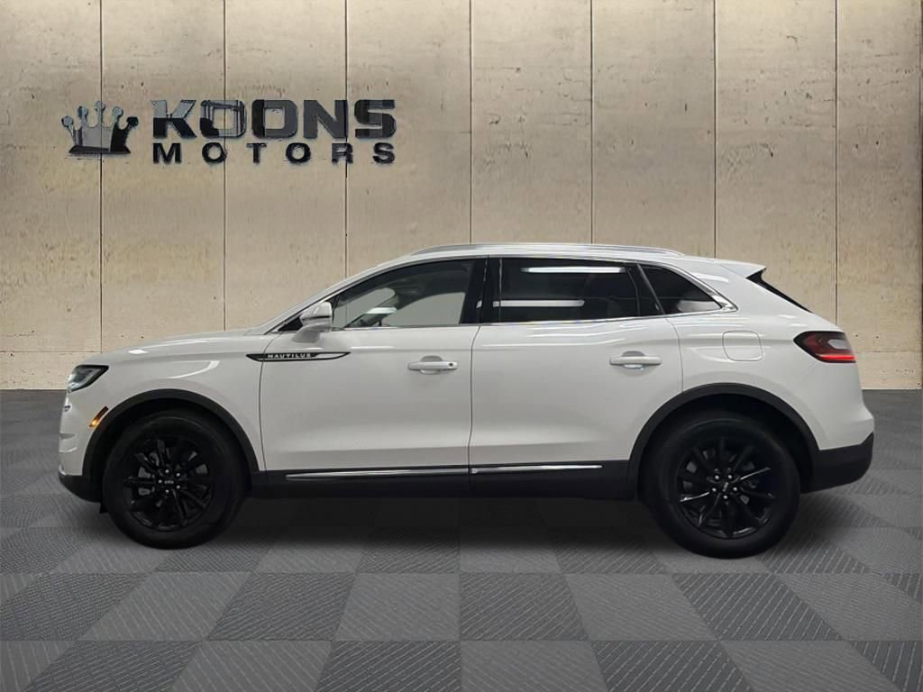 Used 2022 Lincoln Nautilus AWD image 4