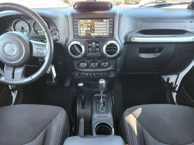 Used 2014 Jeep Wrangler Unlimited Sahara w/ Connectivity Group AWD/4WD image 14
