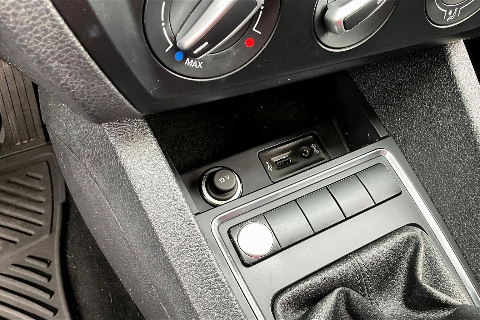 Used 2017 Volkswagen Jetta SE image 16