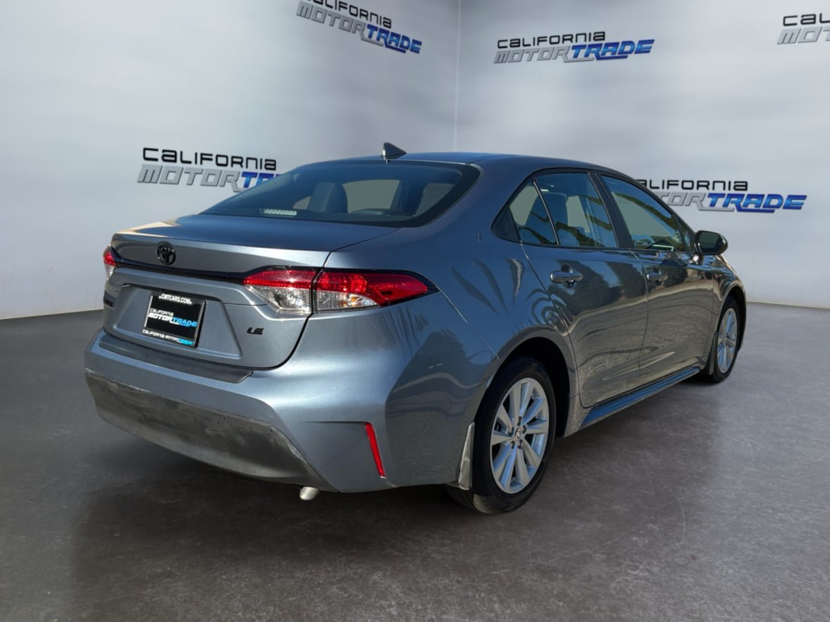 Used 2025 Toyota Corolla LE w/ LE Premium Package FWD image 5