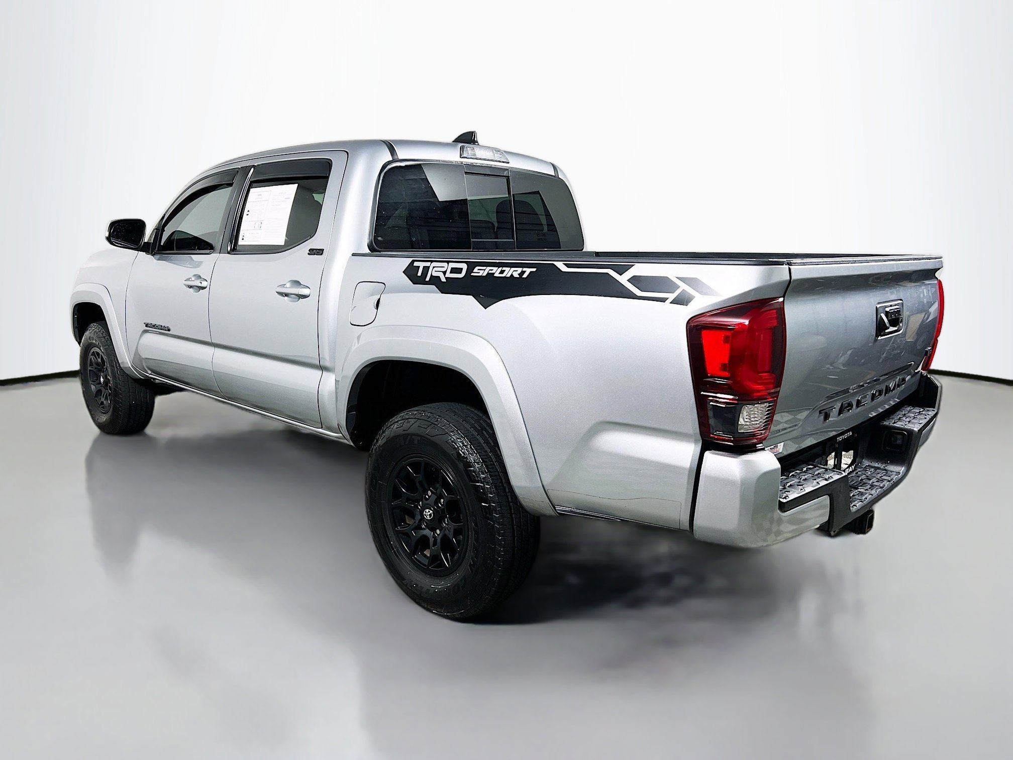 Used 2022 Toyota Tacoma SR5 w/ Technology Package RWD image 8
