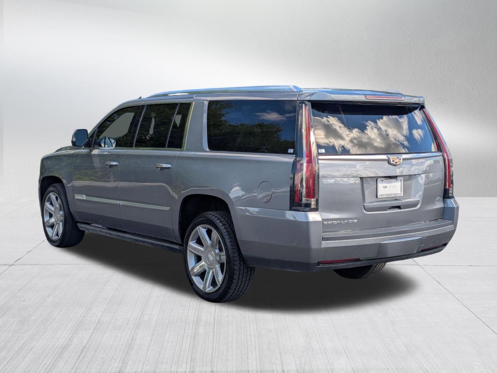 Used 2020 Cadillac Escalade ESV Premium Luxury image 4
