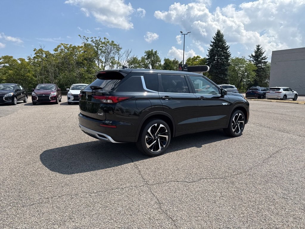 New 2025 Mitsubishi Outlander SE image 7