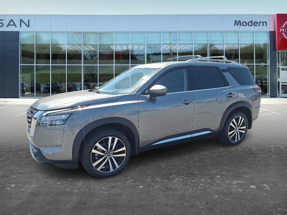 Used 2025 Nissan Pathfinder Platinum w/ Cargo Package