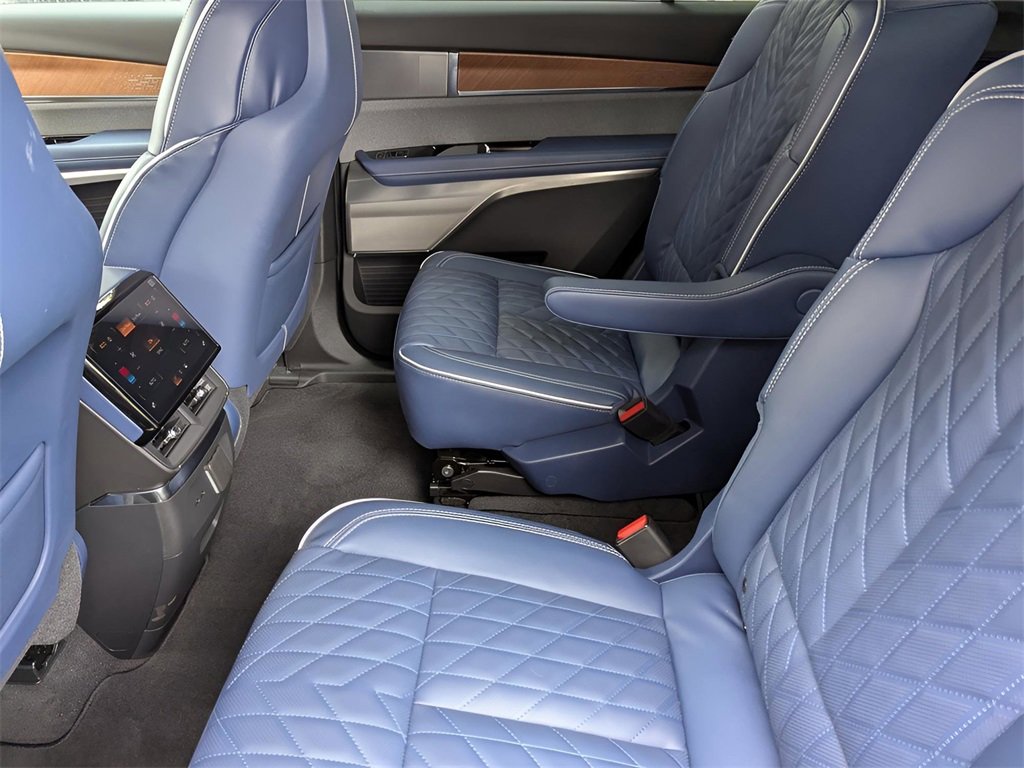 New 2026 Cadillac Vistiq Premium Luxury image 15