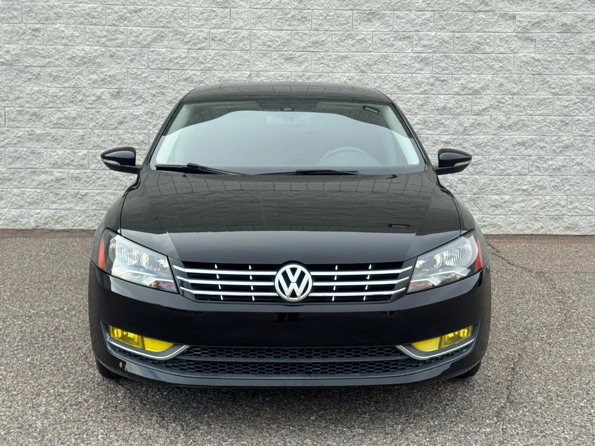 Used 2012 Volkswagen Passat TDI SE image 2