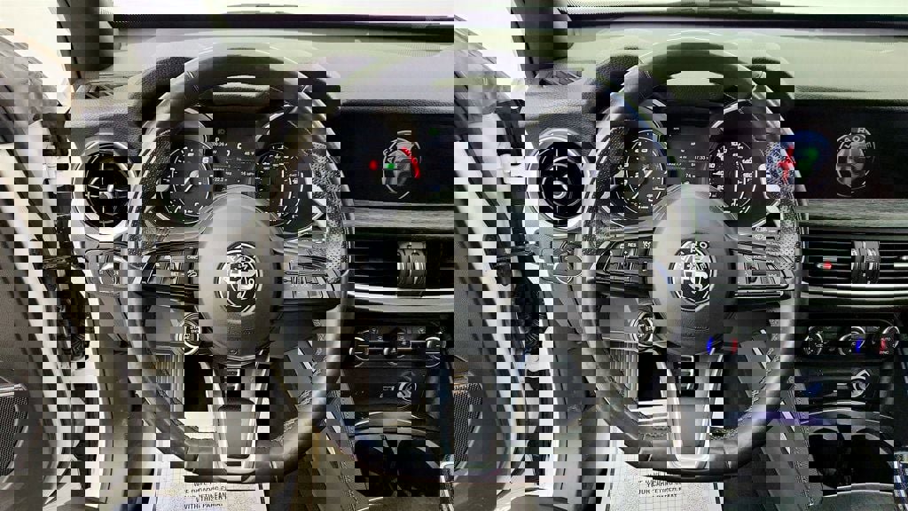 Used 2023 Alfa Romeo Stelvio Sprint image 14