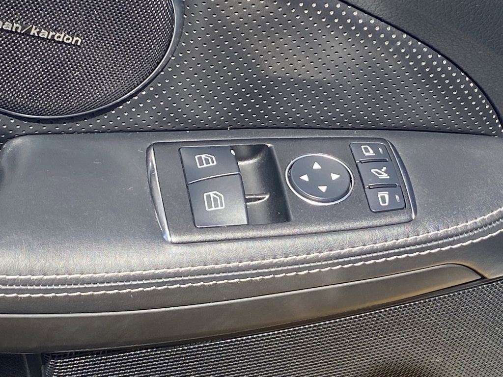 Used 2014 Mercedes-Benz SLK 350 image 17