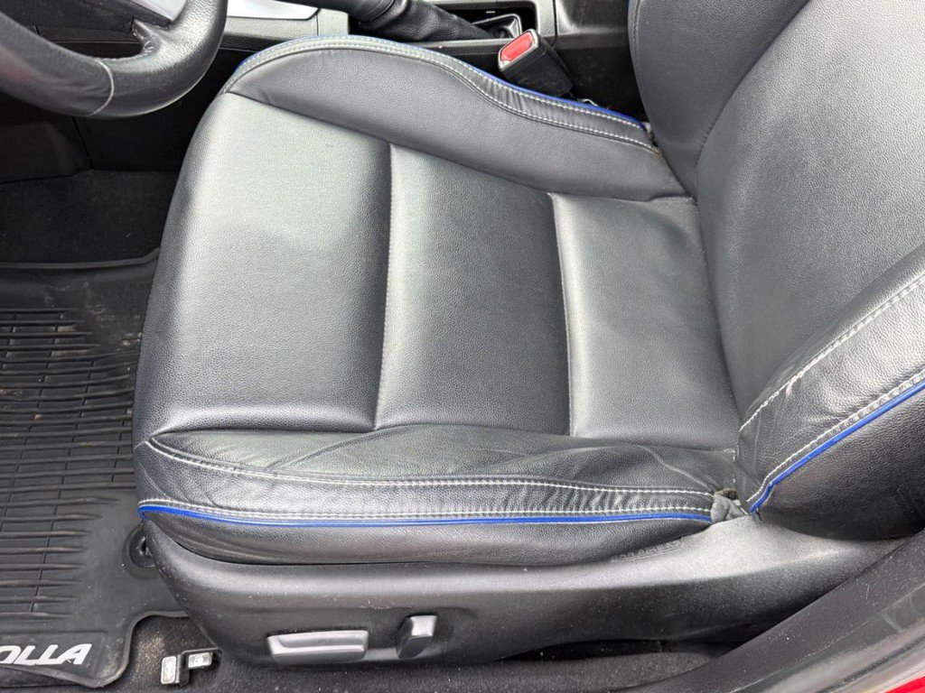 Used 2018 Toyota Corolla XSE image 17