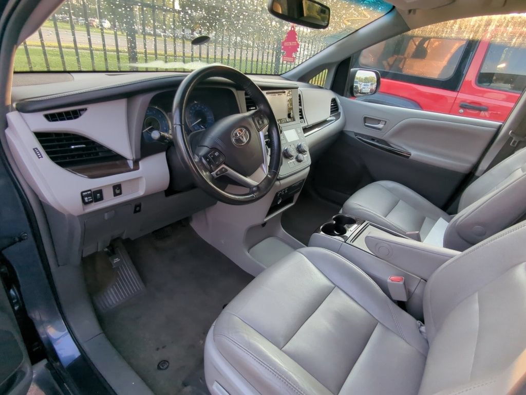Used 2017 Toyota Sienna XLE FWD image 7