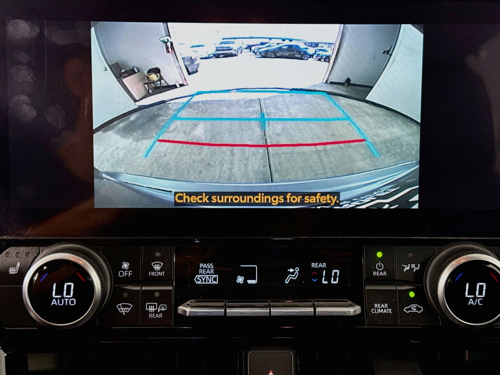 Used 2023 Toyota Highlander XLE FWD image 15