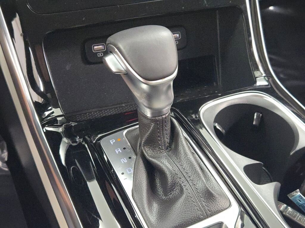 Used 2024 Kia Carnival EX image 31