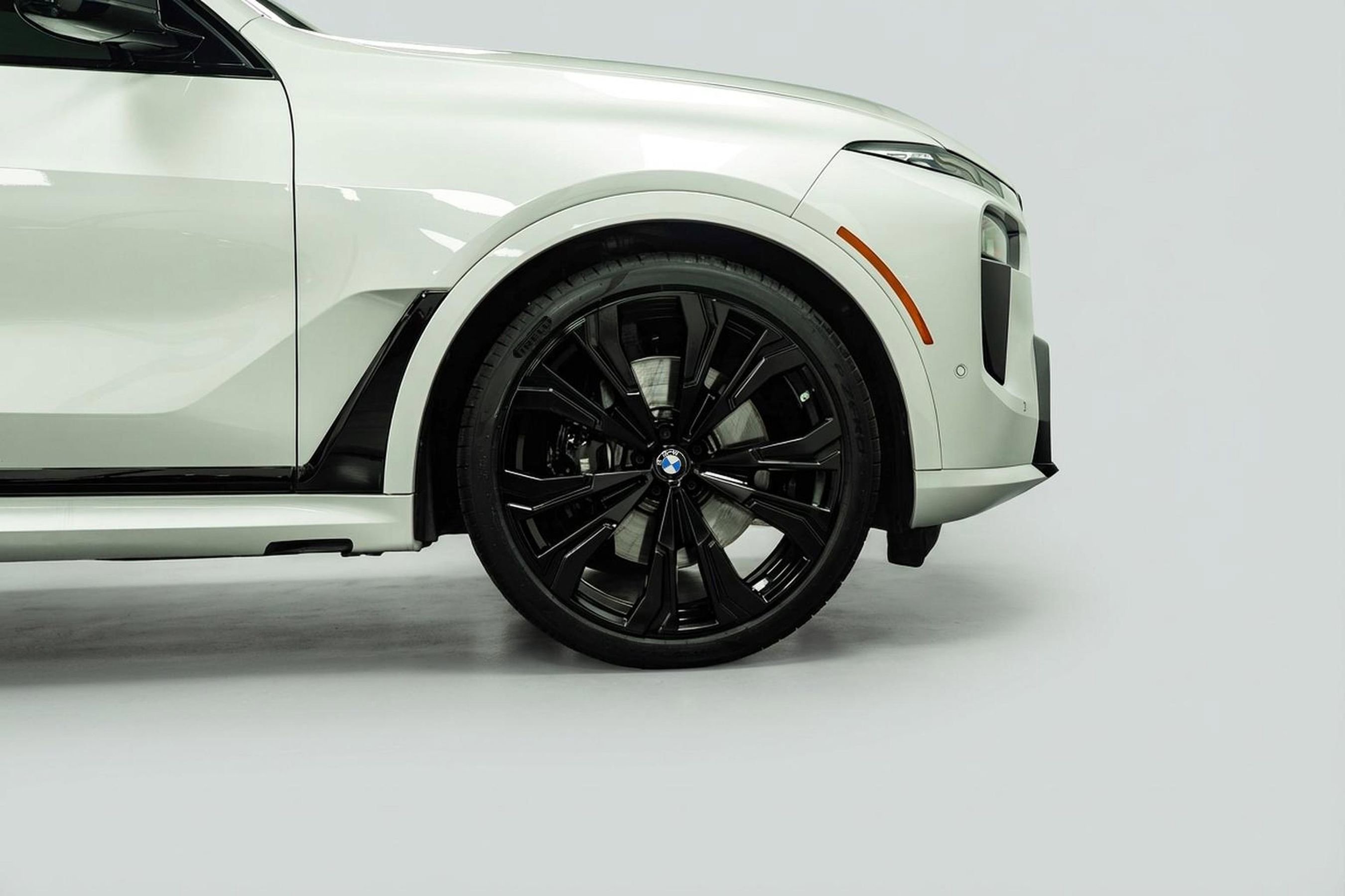 Used 2023 BMW X7 M60i w/ Executive Package image 6