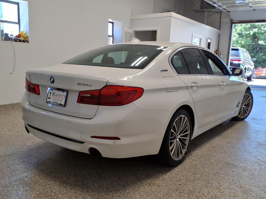 Used 2019 BMW 530e xDrive w/ Executive Package AWD/4WD image 4