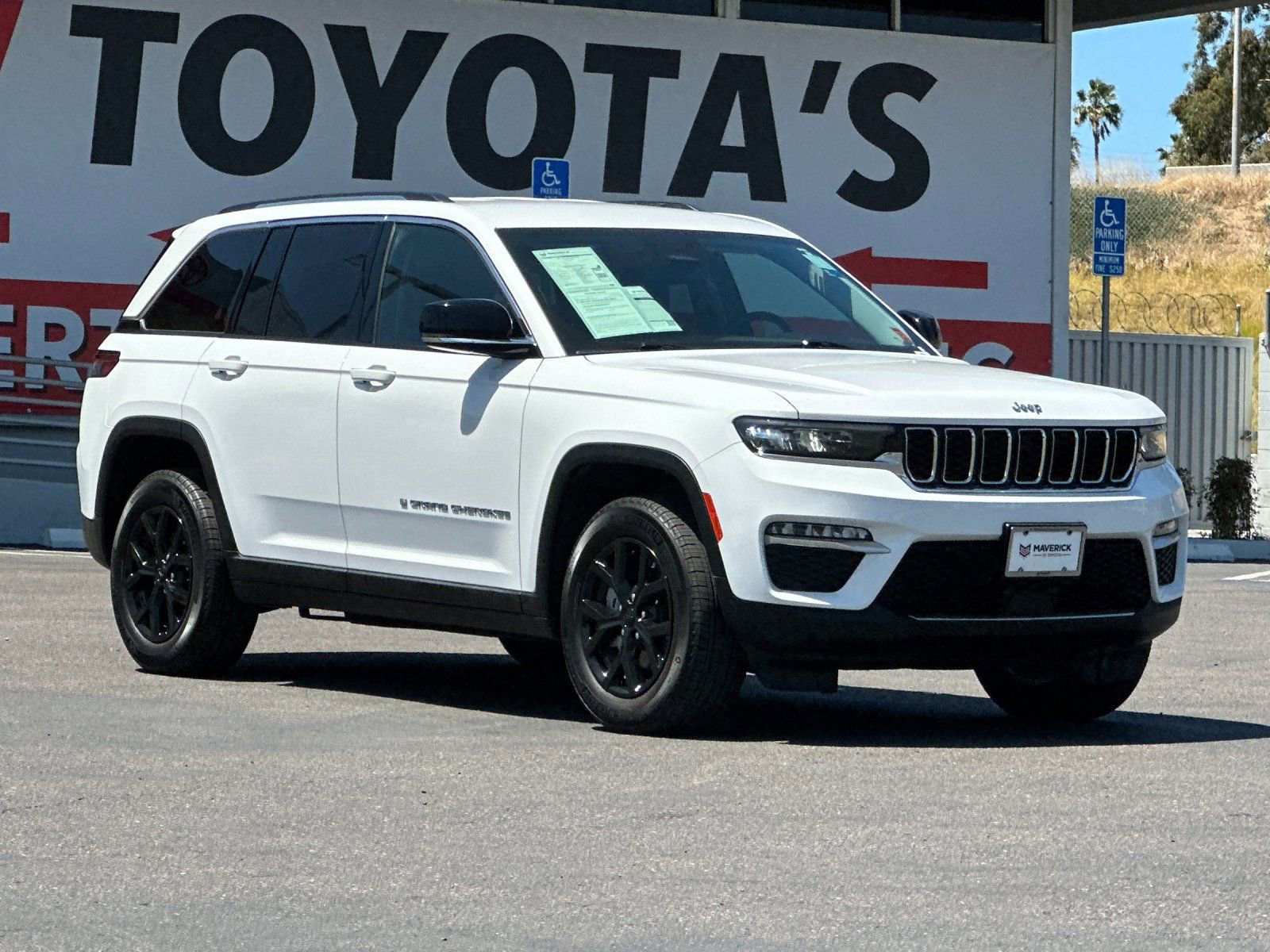 Used 2023 Jeep Grand Cherokee Limited w/ Trailer Tow Prep Group (B) image 8