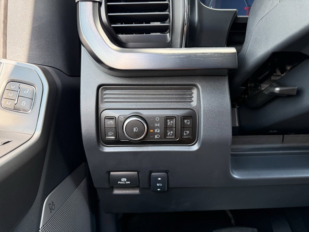 New 2026 Ford F250 Lariat w/ Black Appearance Package image 13