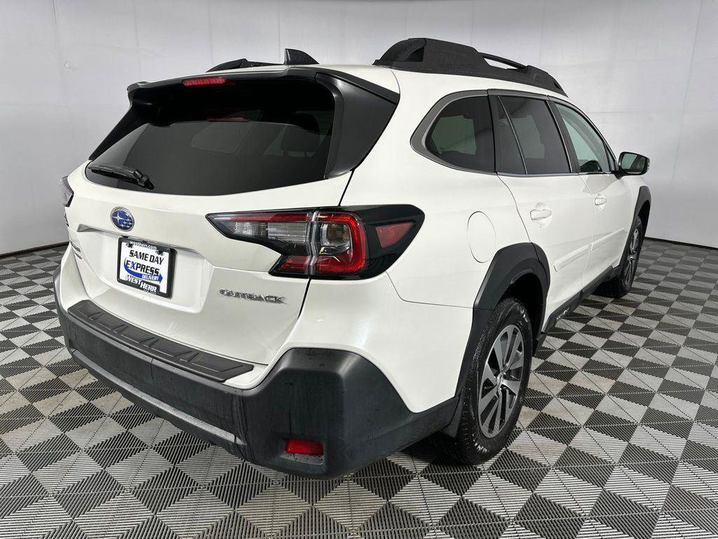 Used 2025 Subaru Outback Premium AWD/4WD image 5