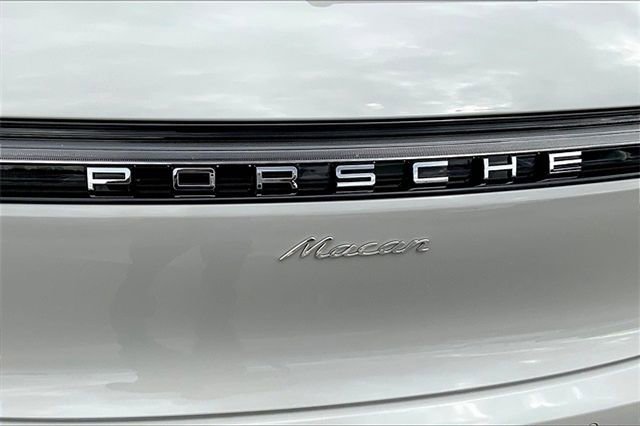 Certified 2026 Porsche Macan AWD/4WD image 37